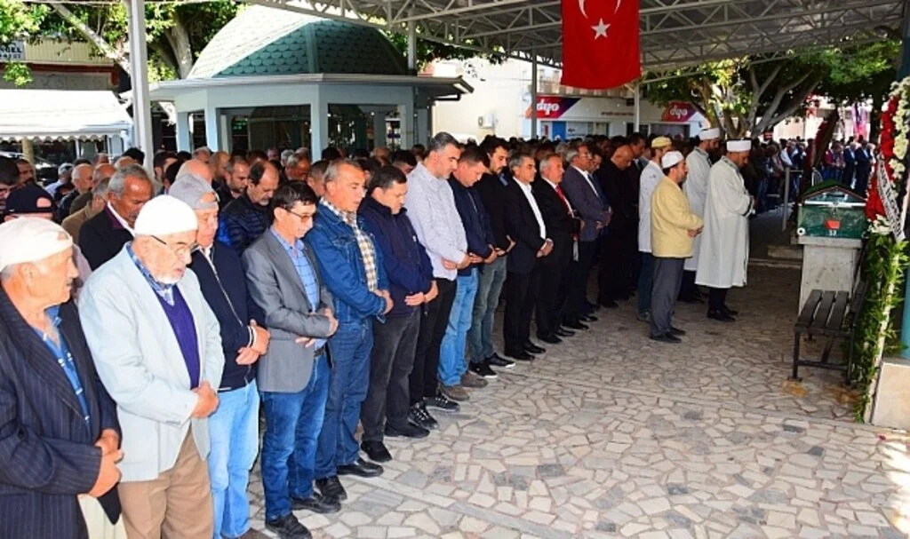 CHP Antalya Milletvekili Aydın Özerin Babası Ese Özer Vefat Etti