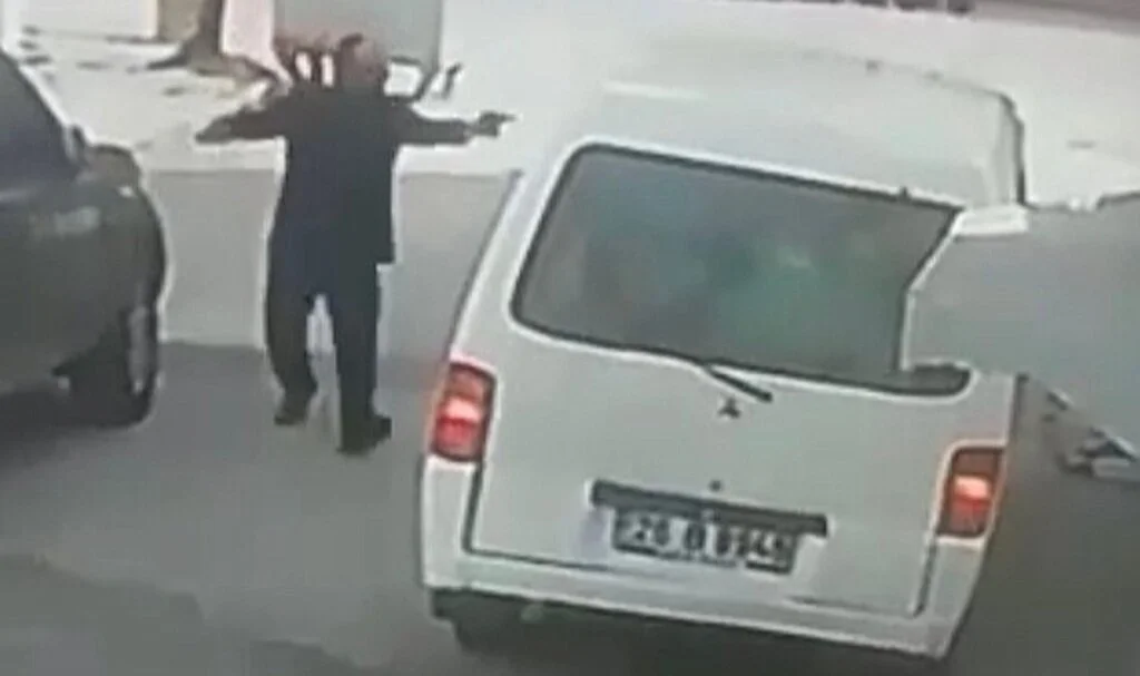 Cinayet anı güvenlik kameralarına yansıdı