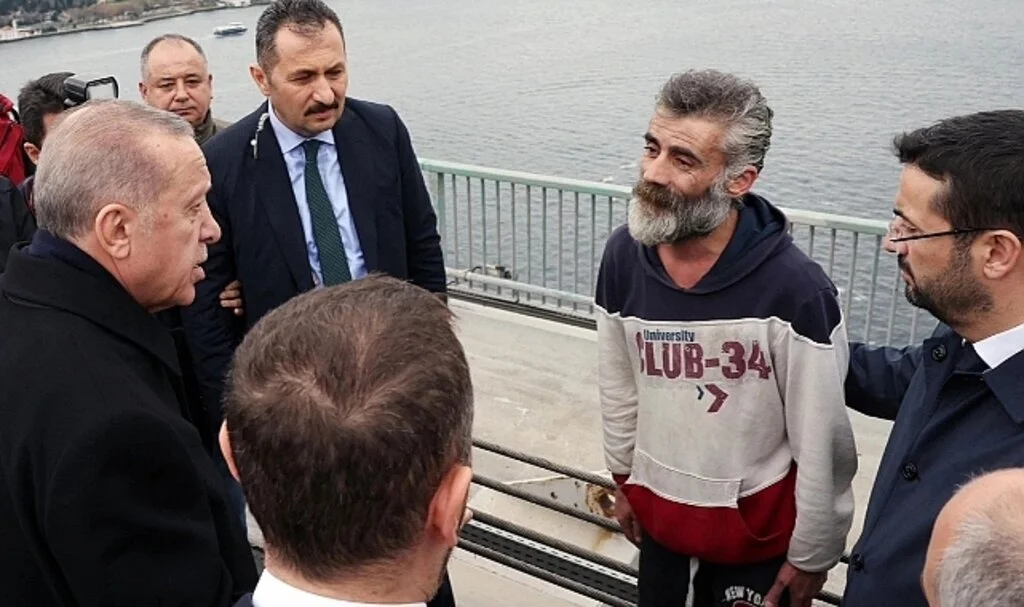 Cumhurbaşkanı Erdoğan, intihar girişiminde bulunan vatandaşı ikna etti
