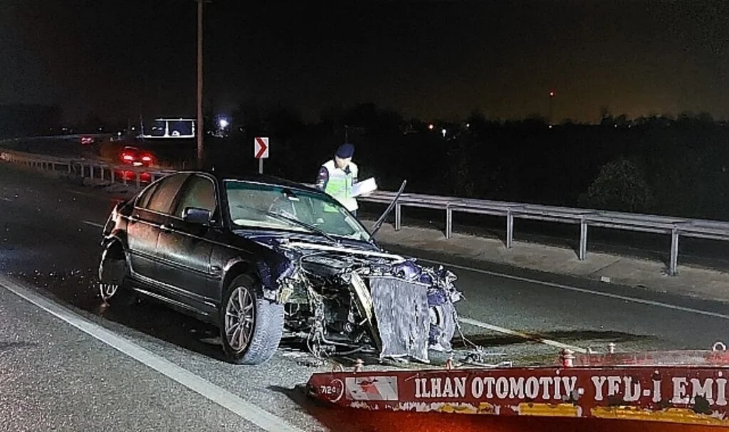 D-140’da kontrolden çıkan otomobil bariyerlere çarptı: 1 yaralı
