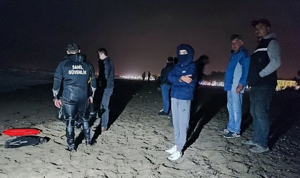 Denize giren 2 şahıstan biri kayboldu, ekipler seferber oldu