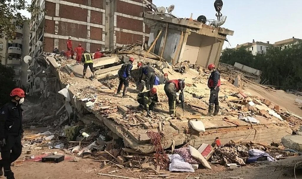 Depremde 15 kişiye mezar olan apartmanın davasında 1 sanığa tahliye