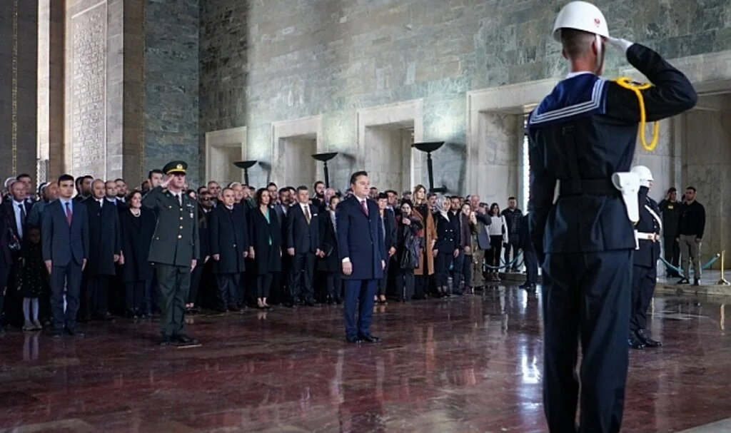 DEVA Partisi Genel Başkanı Ali Babacan Anıtkabir’i ziyaret etti
