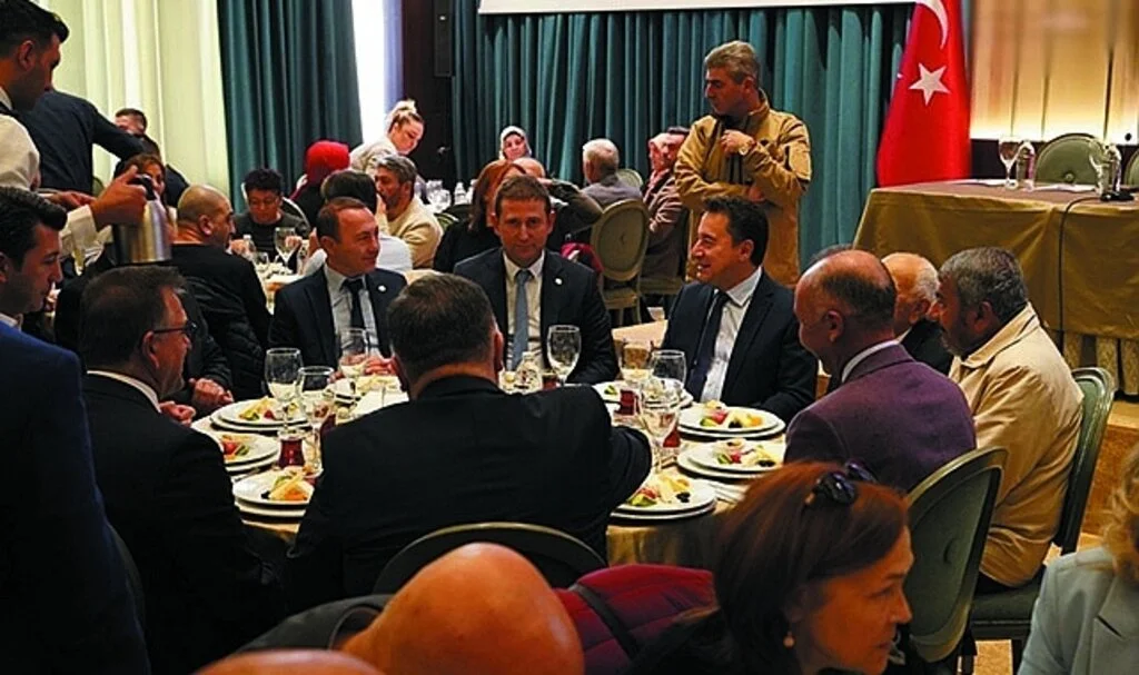 DEVA Partisi Genel Başkanı Ali Babacan berber ve kuaförlerle buluştu
