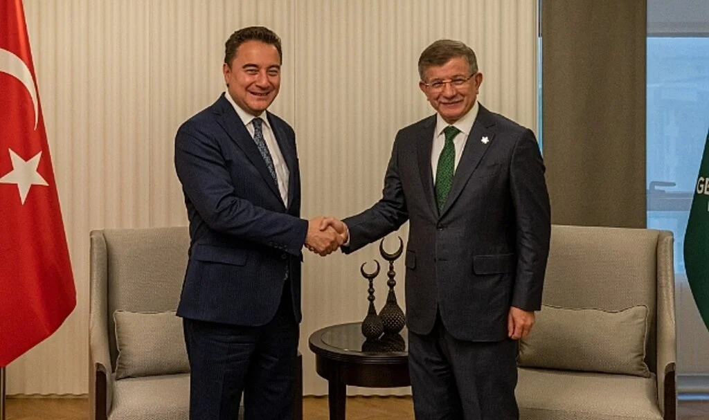 DEVA Partisi Genel Başkanı Ali Babacan Gelecek Partisi Genel Başkanı Ahmet Davutoğlu’yla bir araya geldi