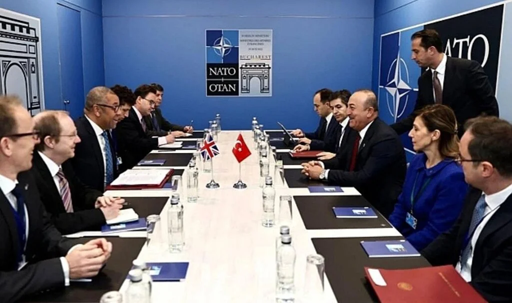 Dışişleri Bakanı Çavuşoğlu İngiliz Mevkidaşıyla Görüştü