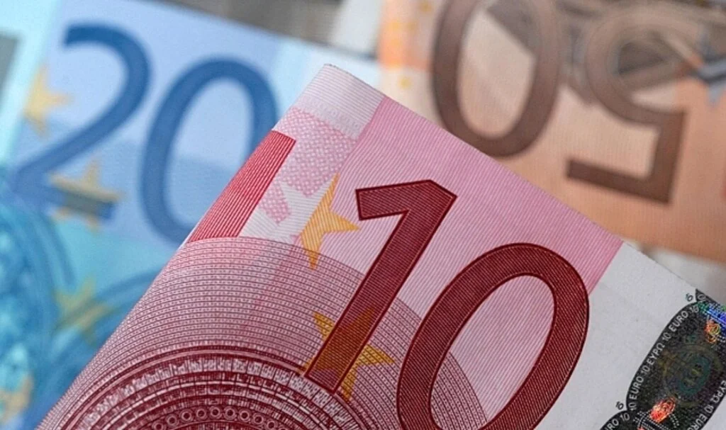 Dolar yeniden yükseliyor, Euro 19 TL'yi aştı!