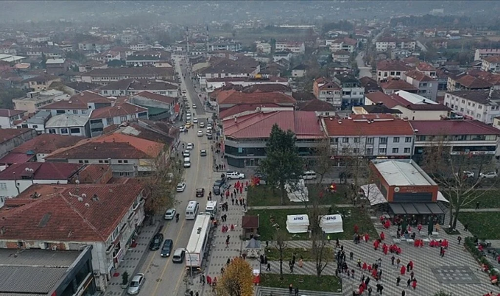 Düzce'de Deprem Sırasında Evden Çıkarken Düşen Kişi Yaşamını Yitirdi