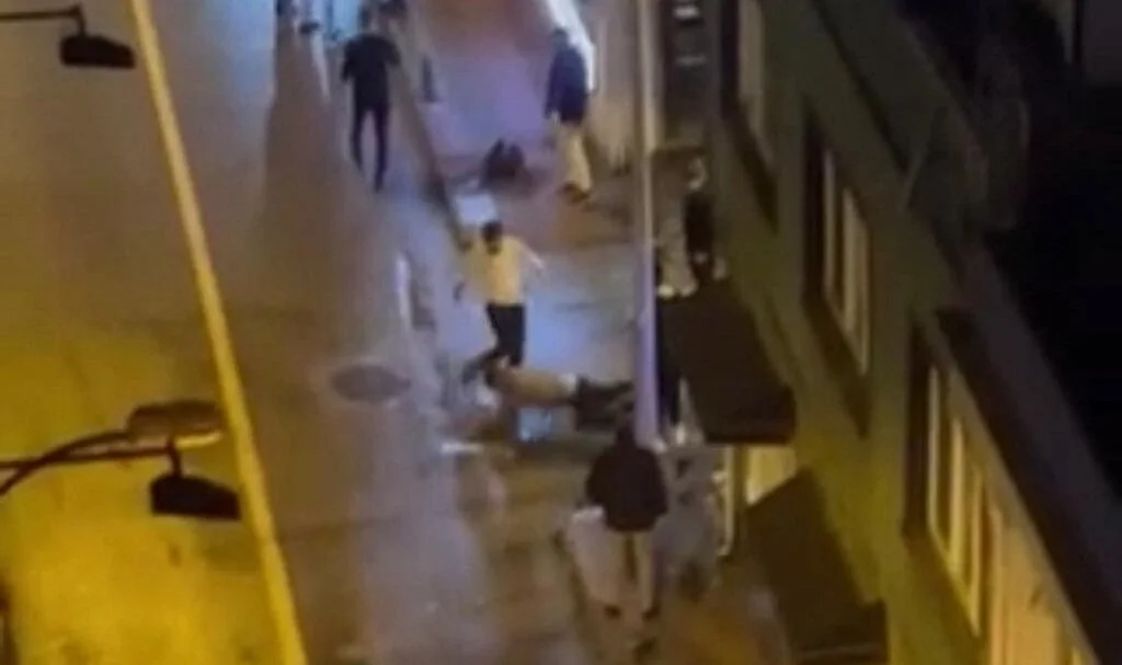 Eğlence mekânındaki çıkan kavga sokağa taştı: 4 yaralı, 5 gözaltı