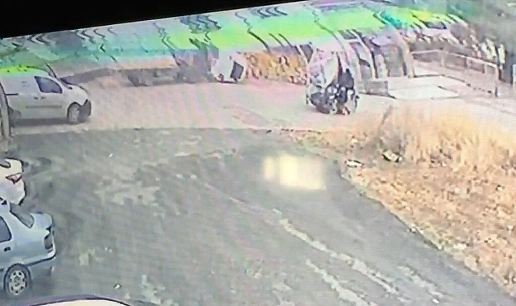 Elazığ’da akıllara durgunluk veren kaza: Kupası açılan kamyonet çocuk parkına daldı