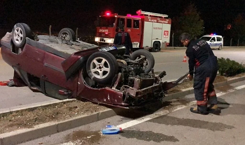 Elazığ’da otomobil takla attı: 3 yaralı