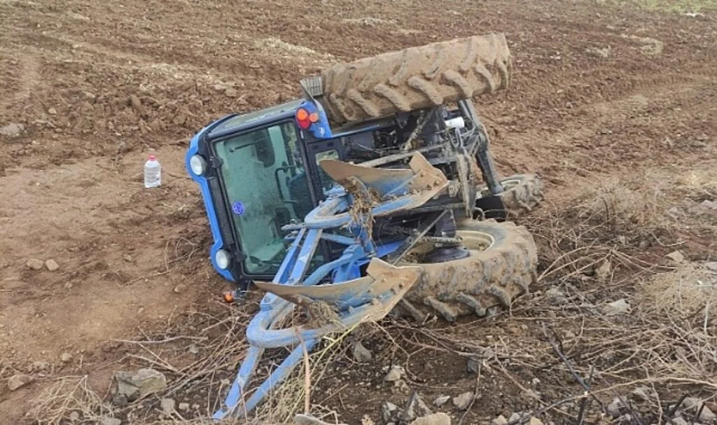 Elazığ’da traktör devrildi: 1 yaralı