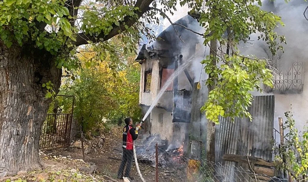 Elazığ’da yangın: 1 yaralı