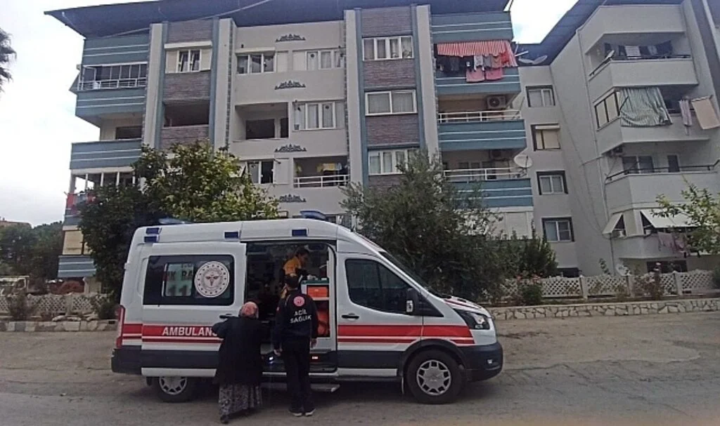 Emekli polis memuru evinde ölü bulundu