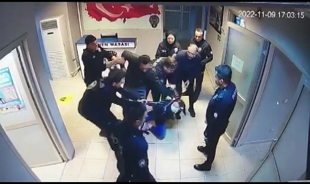 Emre Aşık’ın eski eşi Yağmur Sarnıç’ın Maltepe’de polis merkezini birbirine kattığı anlar kamerada