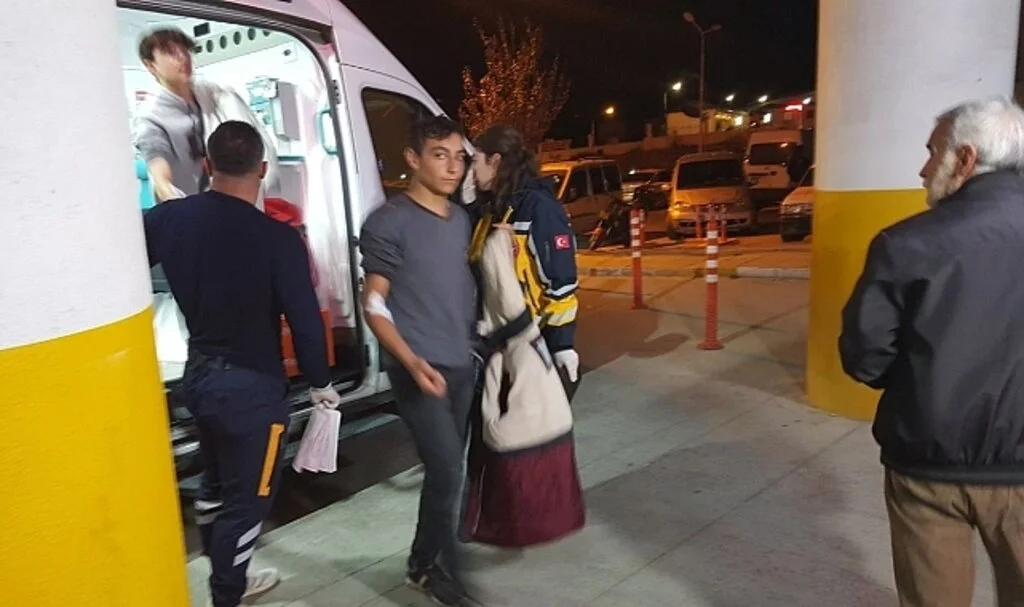 Erzincan'da gıda zehirlenmesi: 20 öğrenci hastaneye kaldırıldı
