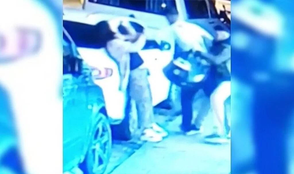 Fatih’te kadını sokak ortasında darp etti: O anlar kamerada