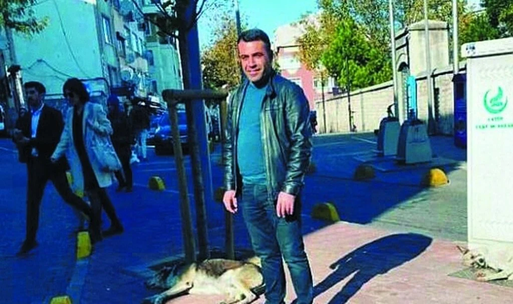 Fatih’te kavgaya karışanları ayırmak isterken kurşunların hedefi oldu