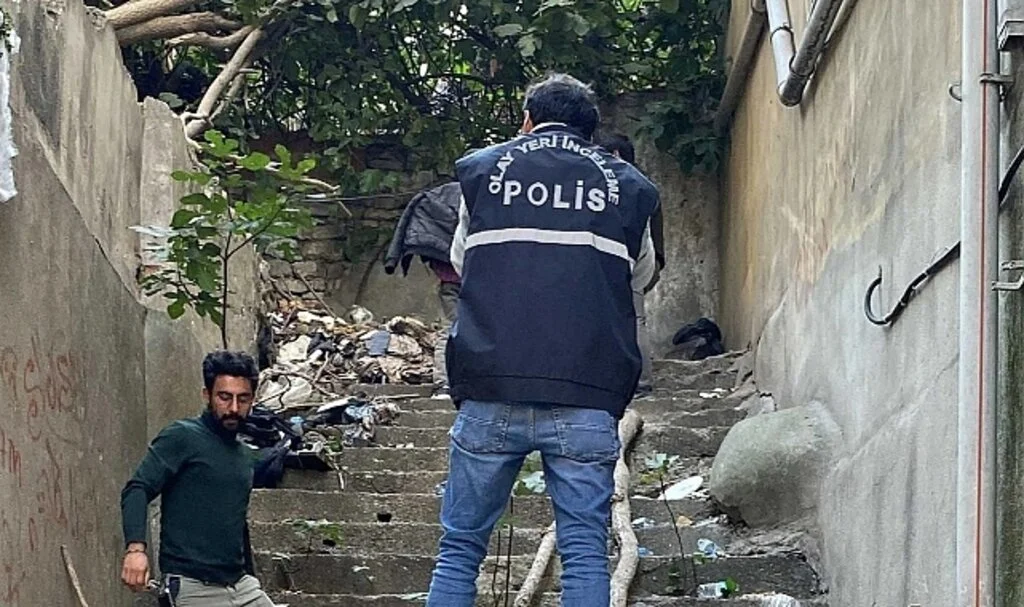 Fatih’te metruk gecekonduda insan kafatası ve kemikleri bulundu