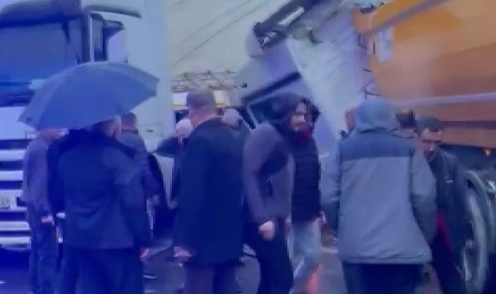 Gaziantep'te kamyon ile tır çarpıştı: 1 yaralı
