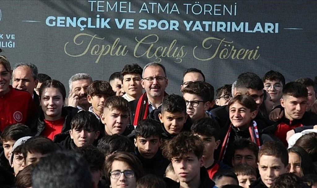 Gençlik ve Spor Bakanı Kasapoğlu: Tüm imkanlarımızla gençlerimizin yanında olmaya devam edeceğiz