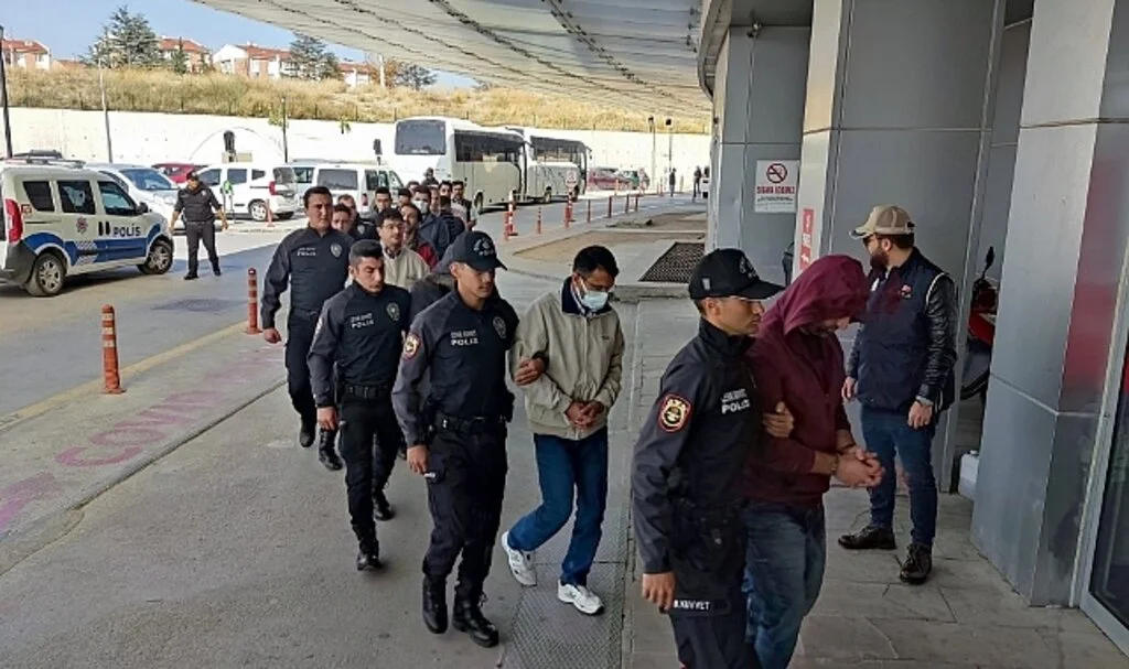 Hakim karşısına çıkan FETÖ şüphelilerinden 2’si tutuklandı