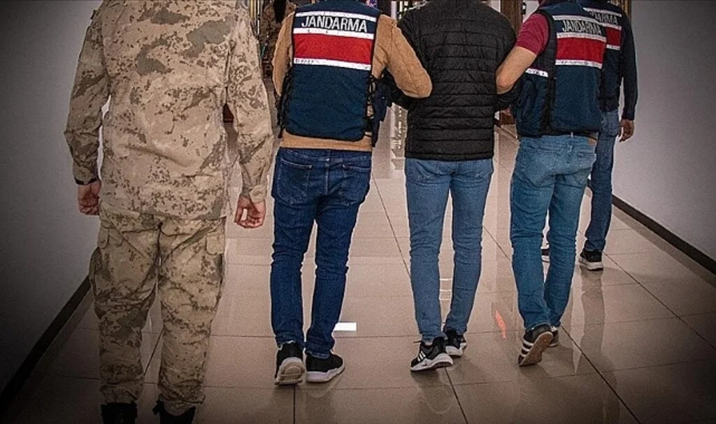 Hakkari'de terör örgütü PKK'ya yönelik operasyonda 16 şüpheli yakalandı