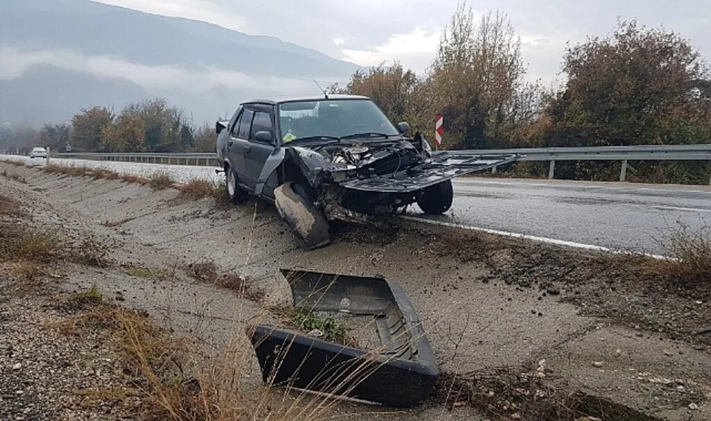 Hastaneye giderken kaza yaptılar