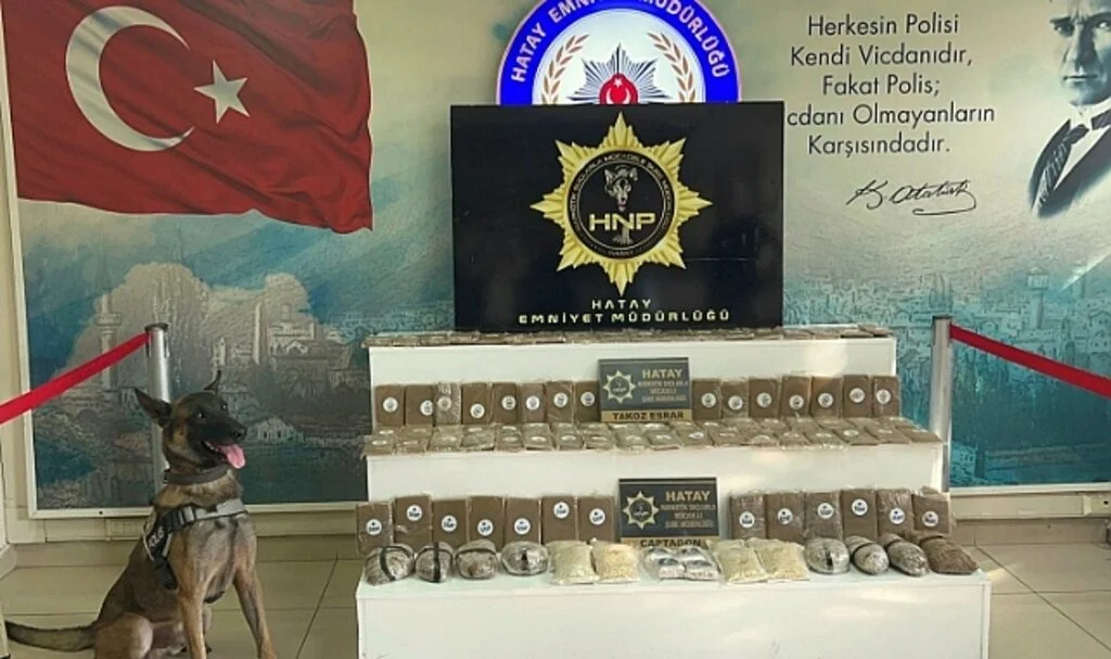 Hatay’da 19 bin 740 uyuşturucu hap ve 17 kilo 770 gram esrar ele geçirildi