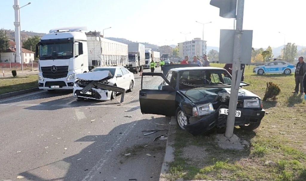 Havza'da iki otomobilin çarpıştı, bir kişi yaralandı