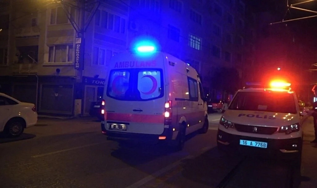 Husumetlileri tarafından iş yerinde bıçaklandı