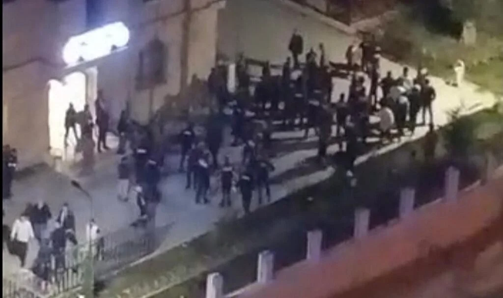 İki esnaf arasındaki “Benimle aynı işi yapamazsın” kavgası karakolda da devam etti