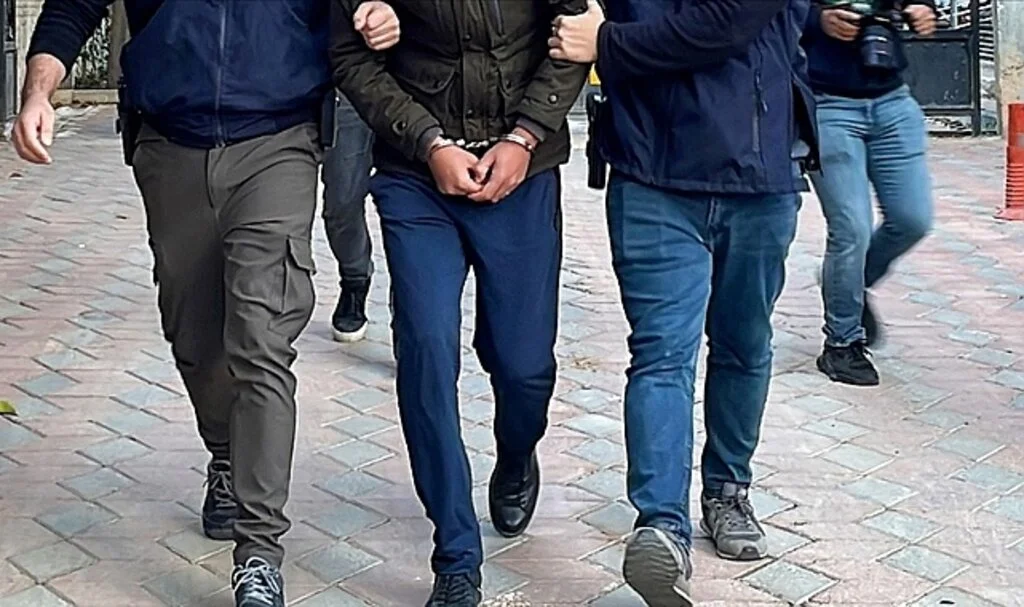İstanbul Merkezli FETÖ Operasyonunda 14 Şüpheli Yakalandı