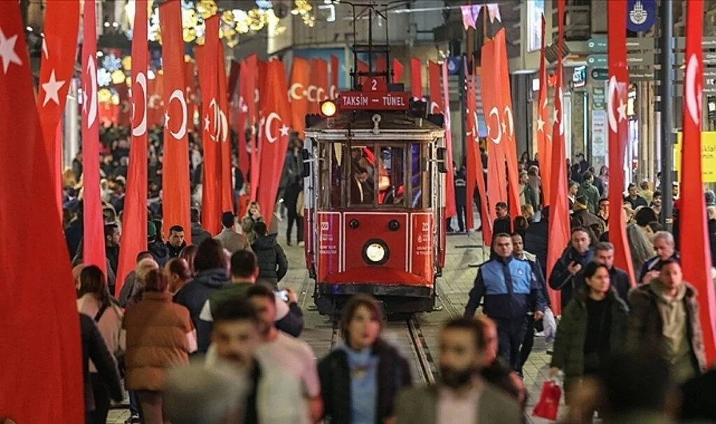 İstanbul Valiliğinden Terör Saldırısı Sonrası İstiklal Caddesi İçin 'Genel Emir'