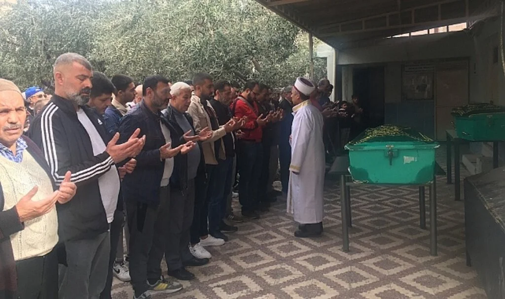 İzmir’de motosiklet kazasında ölen 2 kardeş toprağa verildi