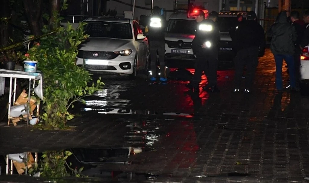 İzmir’de sokak ortasında çifte cinayet