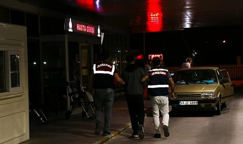 İzmir merkezli 13 ilde FETÖ operasyonu: 19 şüpheli yakalandı