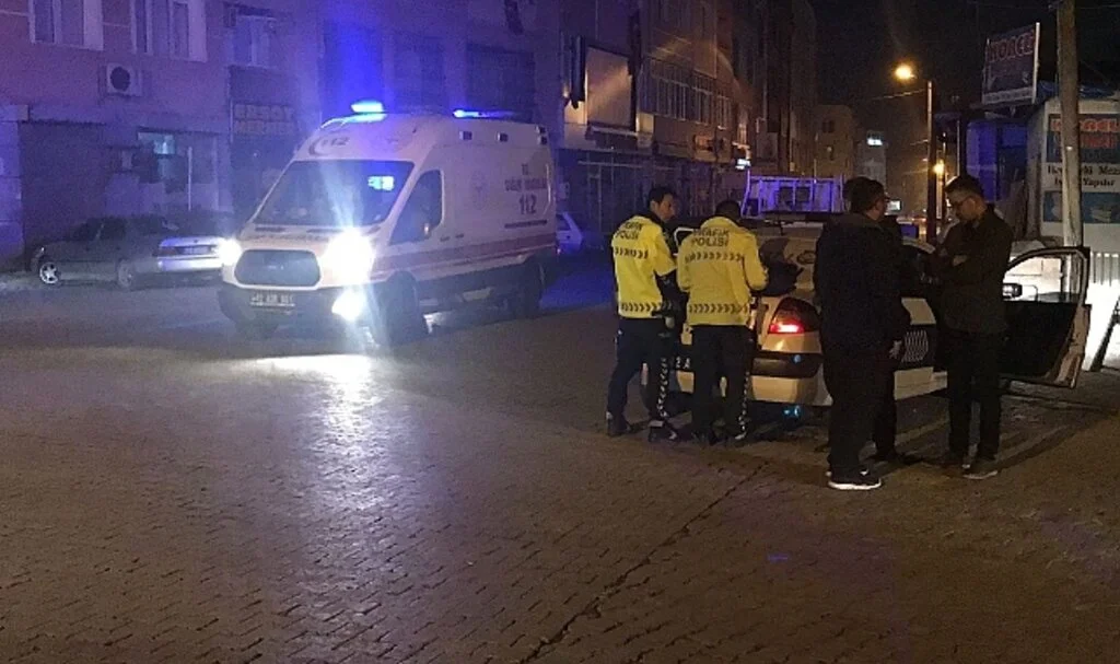 Kamyonet sürücüsü yayaya çarpıp kaçtı