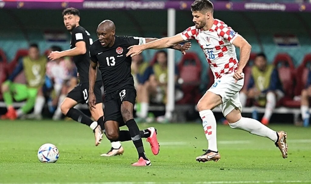 Kanada'nın Beşiktaşlı futbolcusu Atiba, kariyerinde 100. milli maçı geride bıraktı
