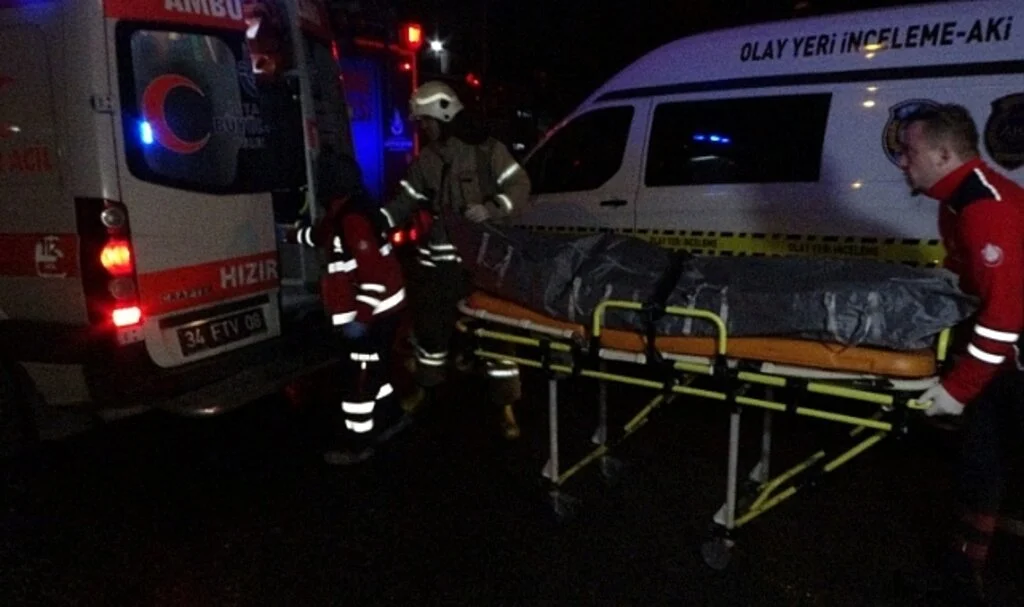 Kartal’da kamyonet servis minibüsüyle çarpıştı: 1 ölü, 2 yaralı