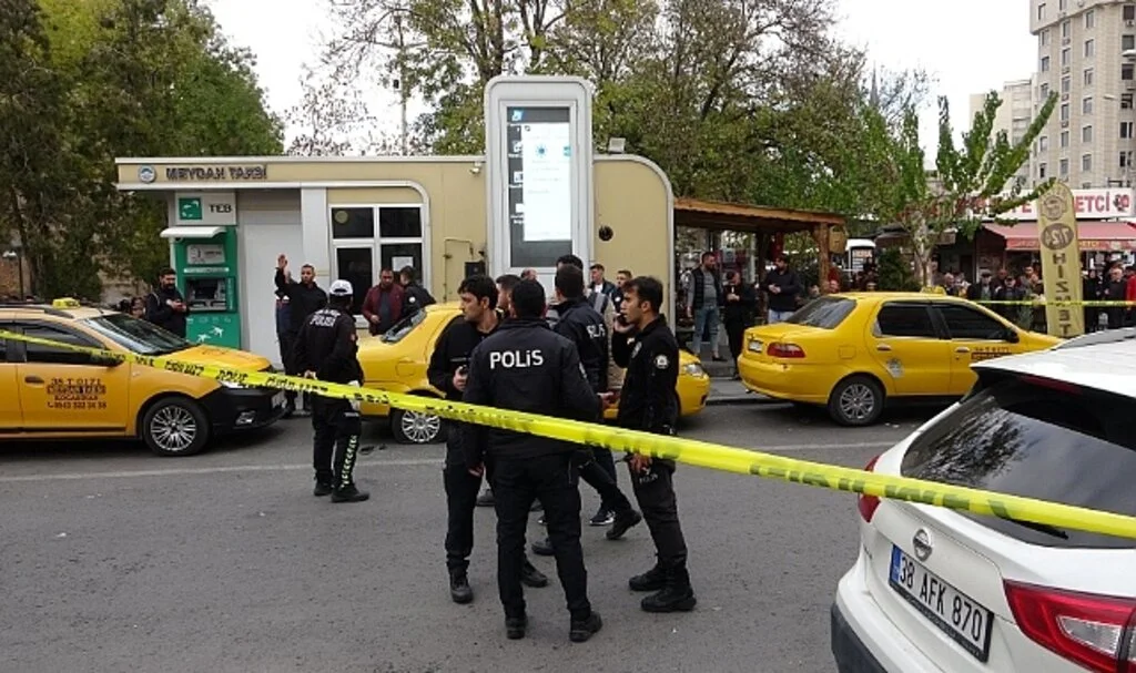 Kavgada Husumetlisi Yerine Babası ve Kardeşini Vurdu