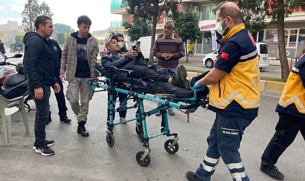 Kaza yaptı, telefonu elinden bırakmadı