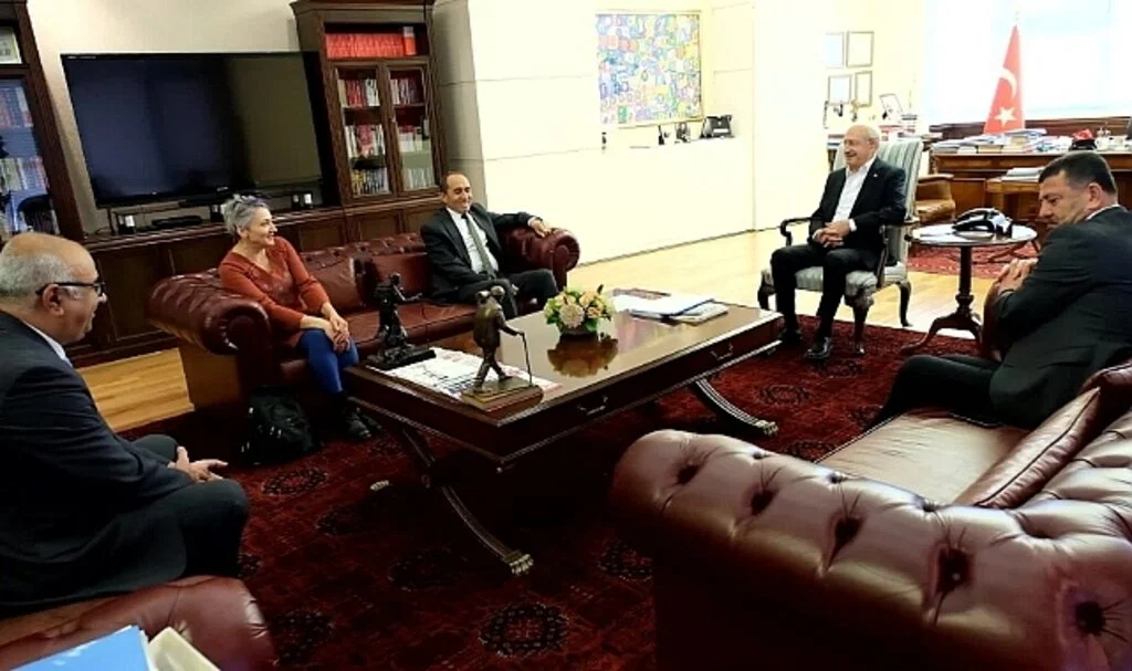 Kemal Kılıçdaroğlu KESK Eş Genel Başkanları Mehmet Bozgeyik ve Şükran Kablan Yeşil ile Görüştü
