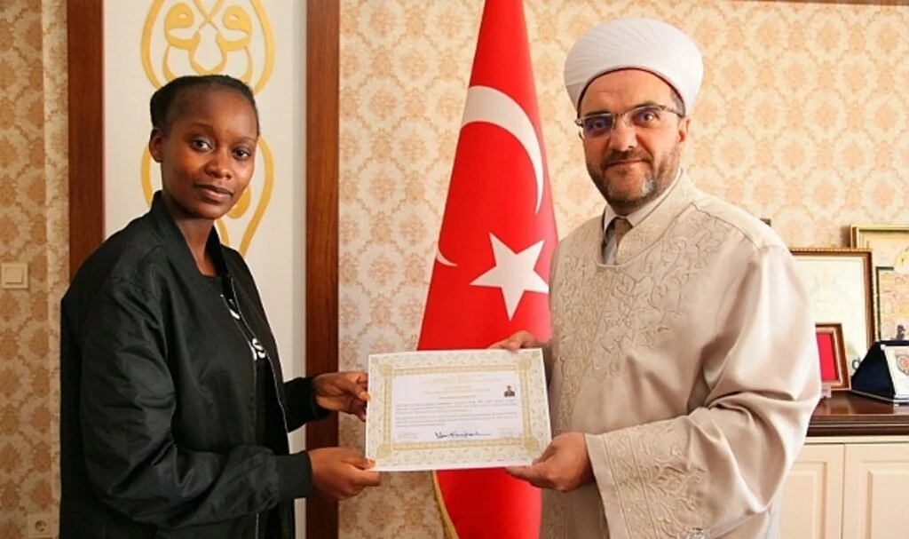 Kenya'dan geldi Bursa'da müslüman oldu