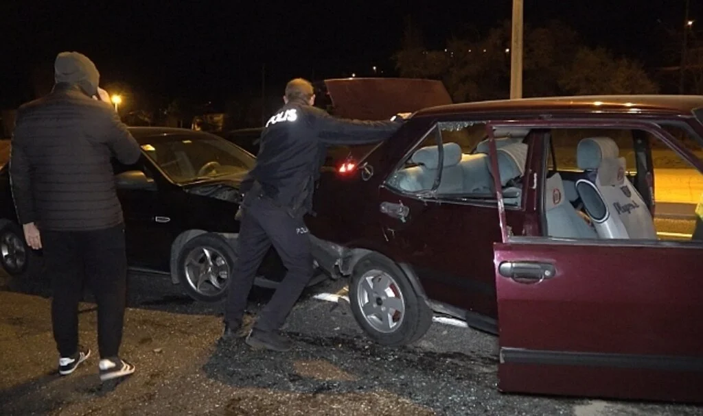 Kırıkkale'de iki otomobil çarpıştı: 4 yaralı