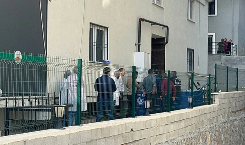 Kız arkadaşını öldürüp intihar etti