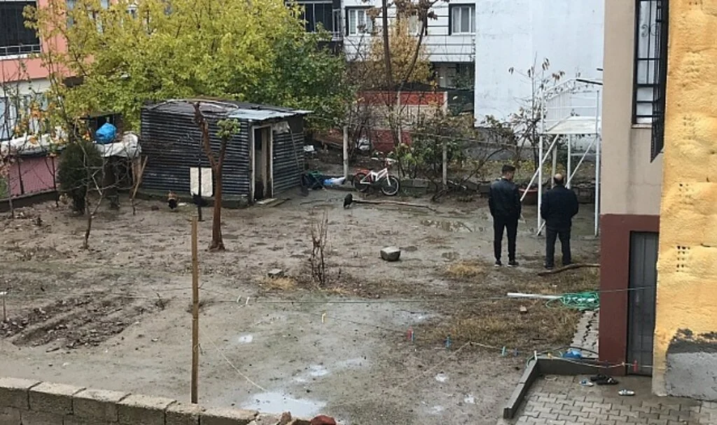 Kömürlüğe giren anne kahroldu, oğlunun cansız bedeni ile karşılaştı