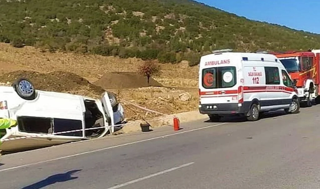 Kontrolden Çıkan Minibüs Takla Atıp Şarampolde Ters Yattı: 5 yaralı