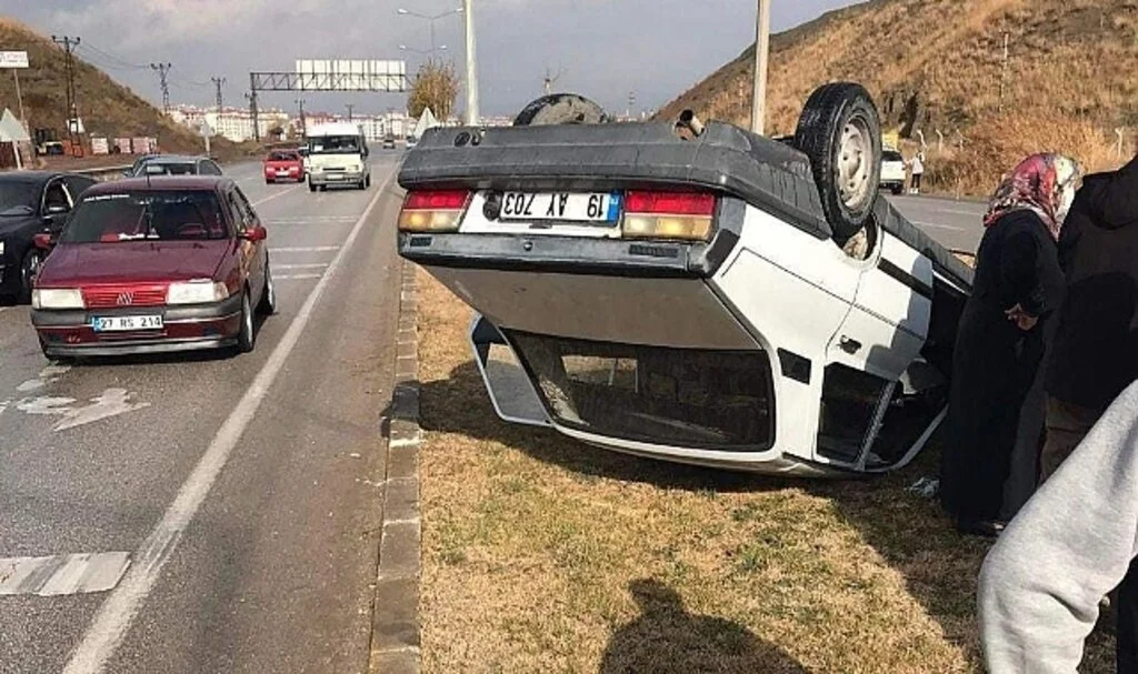 Kontrolden çıkan otomobil devrildi, 1 yaralı