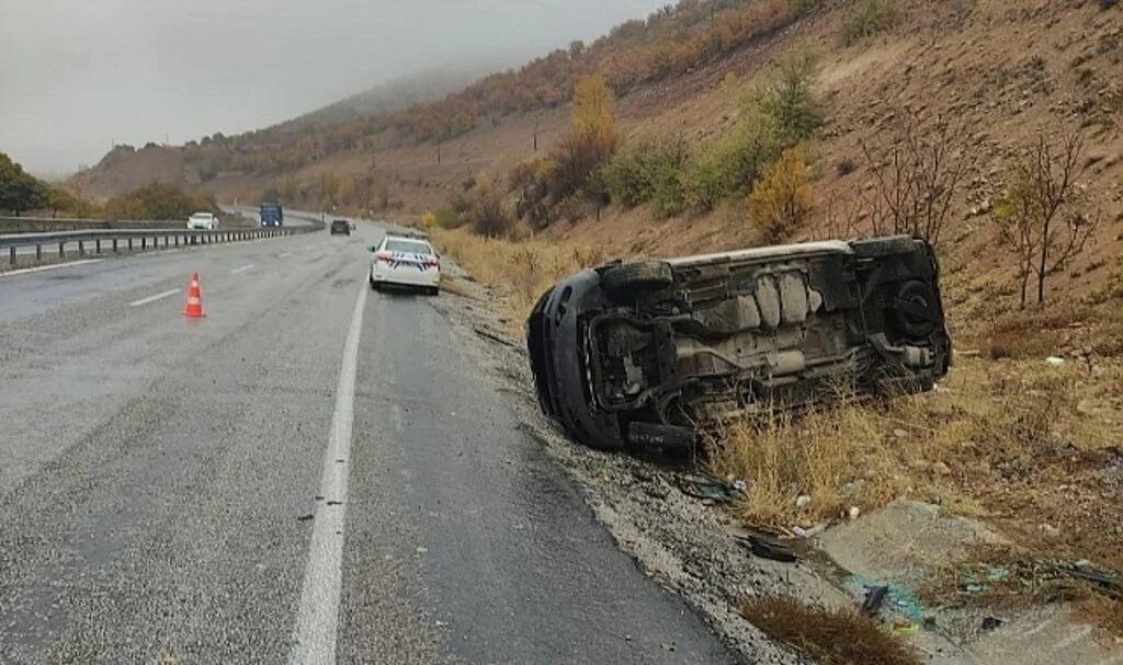 Kontrolden çıkan otomobil devrildi: 2 yaralı